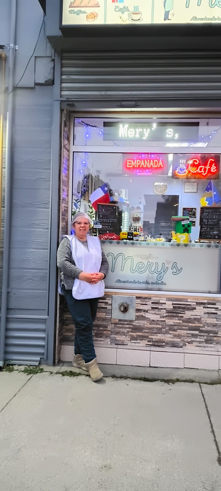 María Eugenia Morales, dueña de Mery's, afuera de su local en Av. España